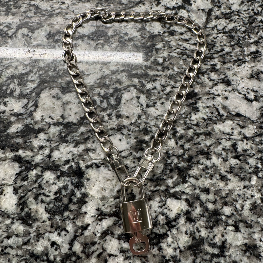 LOUIS VUITTON | silver padlock & key #300 on 18 inch chain